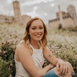 Meet your Posher, Chloe